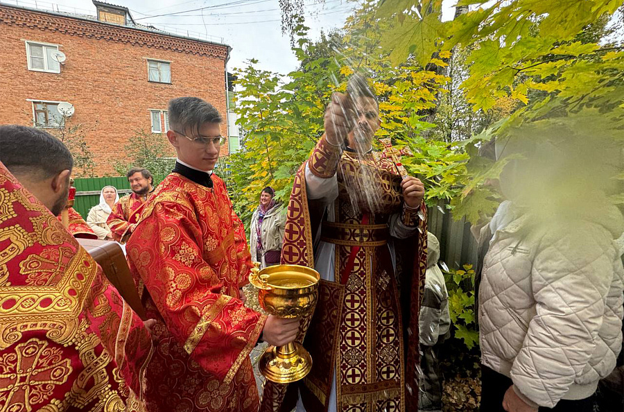 Благочинный церквей Королёвского округа в день памяти святых мучениц Веры, Надежды, Любови и матери их Софии возглавил Божественную литургию в одноимённом храме г. Пушкино 